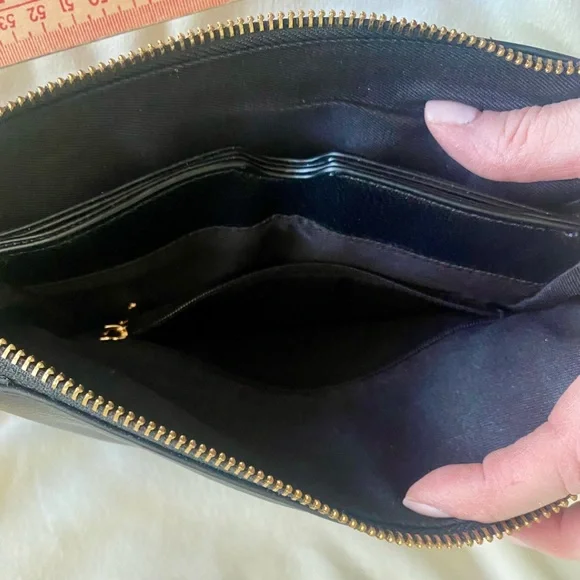 NWOT Vegan Leather Crossbody, Top Zip Closure, interior zip pocket/compartments - Picture 6 of 14